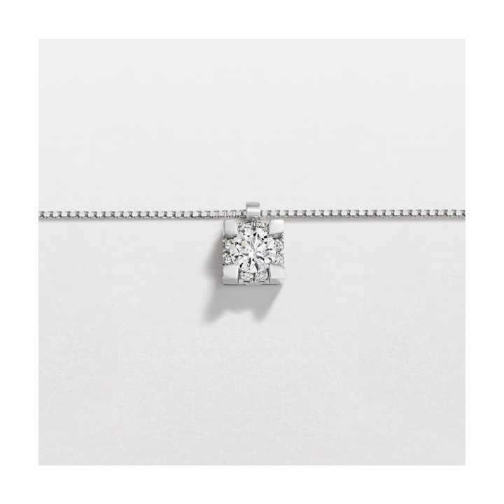 Girocollo con brillante (BRW: 0.19)