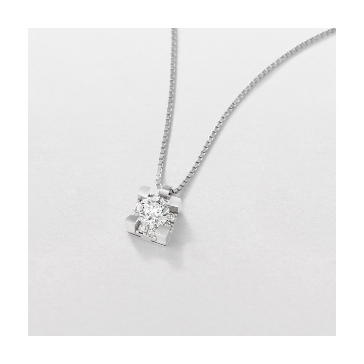 Girocollo con brillante (BRW: 0.19)