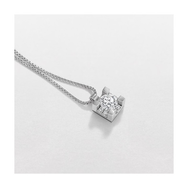 Girocollo con brillante (BRW: 0.19)
